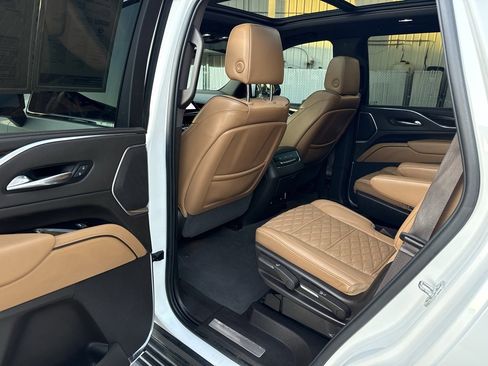 Used 2022 Cadillac Escalade Premium Luxury image 26