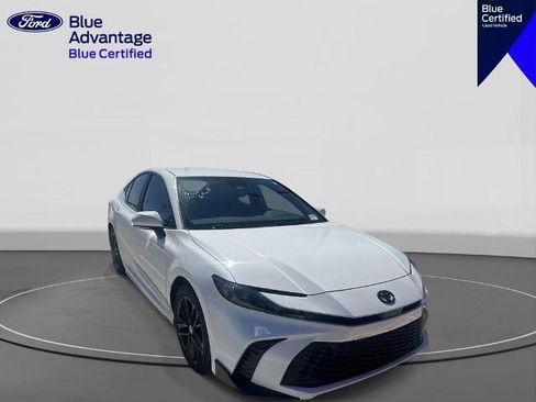 Used 2025 Toyota Camry SE FWD image 3