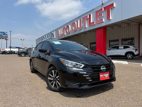 Used 2025 Nissan Versa SV w/ Trunk Package FWD image 1