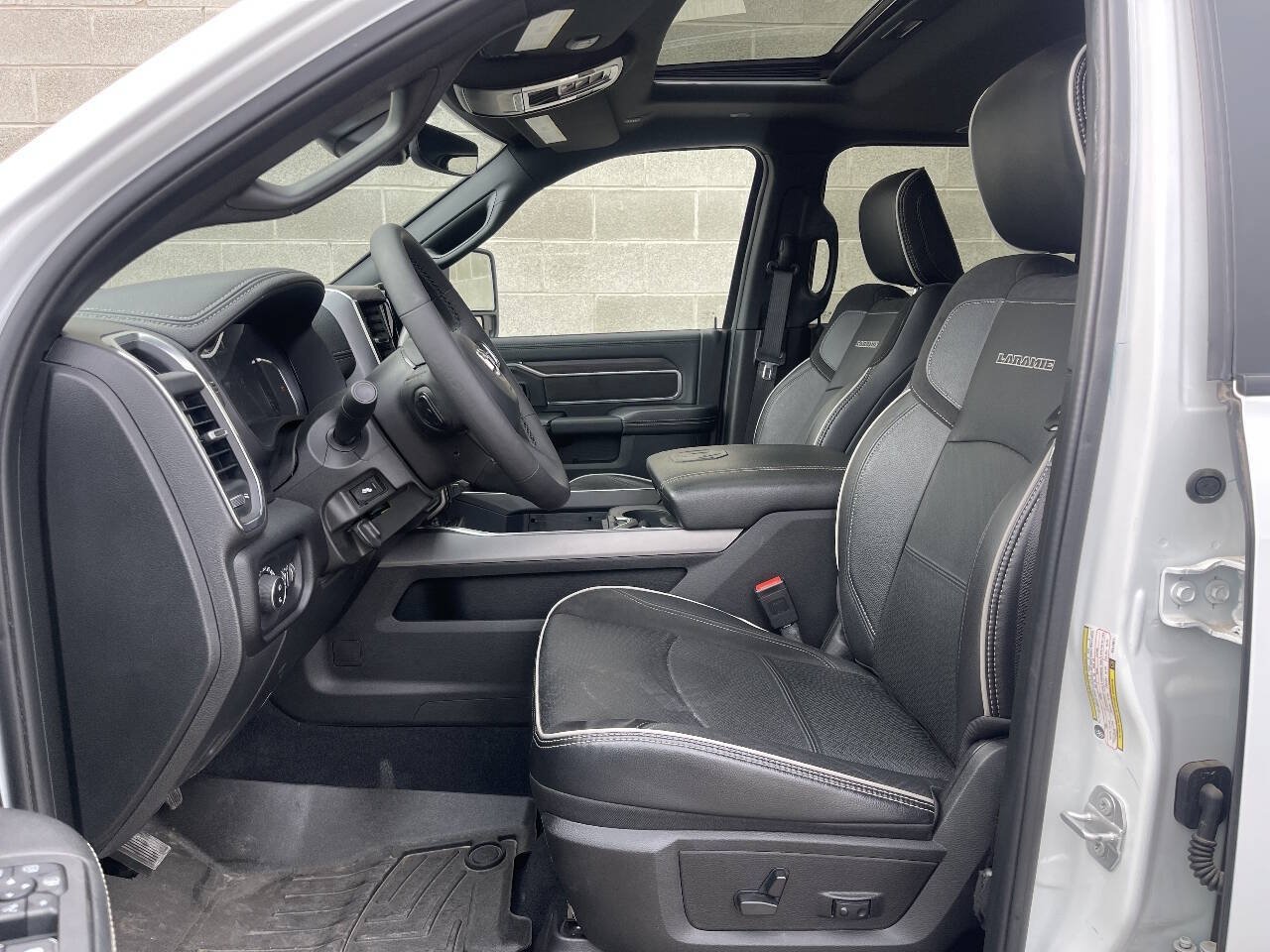 Used 2025 RAM 2500 Laramie w/ Night Edition AWD/4WD image 9