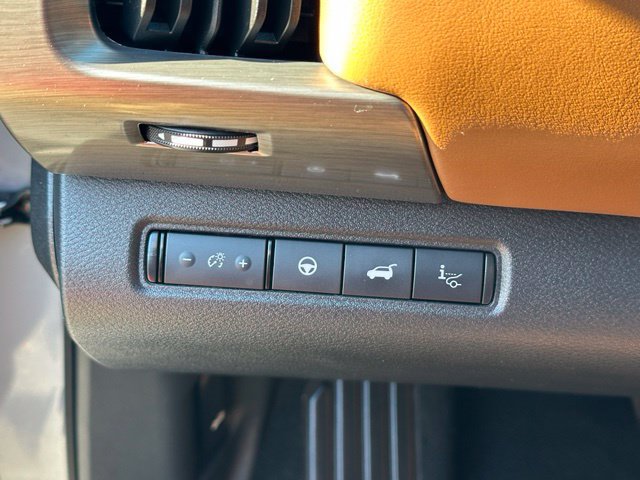 Certified 2025 Nissan Pathfinder Platinum AWD/4WD image 19