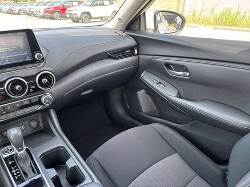 Used 2025 Nissan Sentra SV FWD image 33