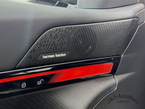 Used 2024 BMW i5 eDrive40i w/ M Sport Package image 24