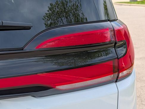 Used 2024 Chrysler Pacifica Limited FWD image 17