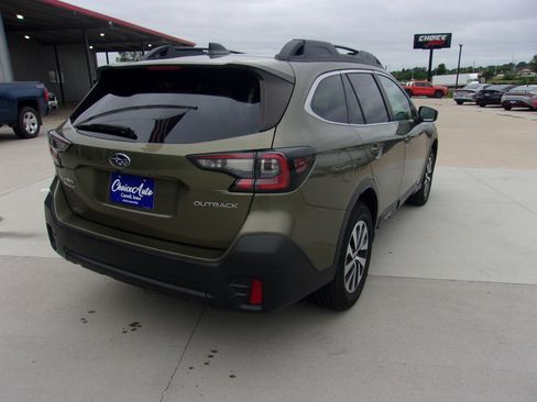 Used 2022 Subaru Outback Premium AWD/4WD image 3