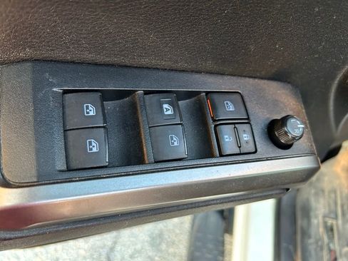 Used 2021 Toyota Tacoma SR5 RWD image 17