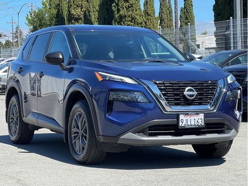Used 2023 Nissan Rogue S FWD image 3