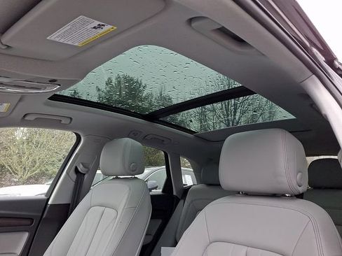 Used 2023 Audi Q5 2.0T Premium w/ Convenience Package image 14