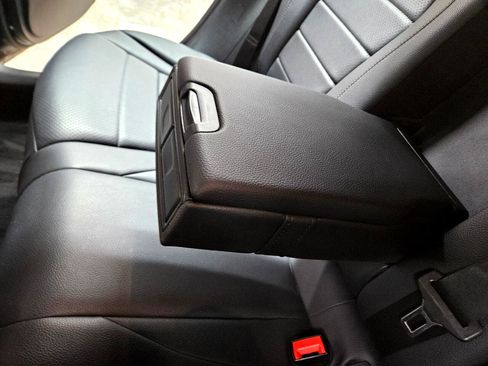 Used 2019 Mercedes-Benz GLC 300 4MATIC image 23