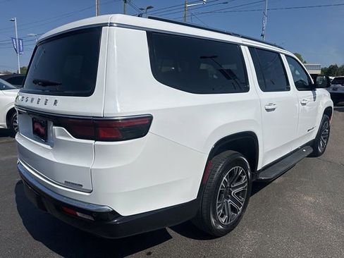 Used 2024 Jeep Wagoneer L Series II image 5