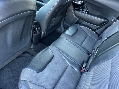 Used 2022 Kia Niro EX image 12