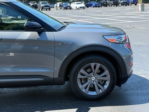 Used 2022 Ford Explorer XLT w/ Equipment Group 202A AWD/4WD image 10