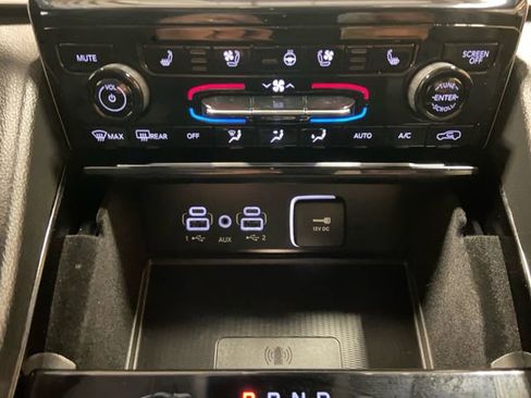 Used 2022 Jeep Grand Cherokee L Limited w/ Luxury Tech Group II image 22