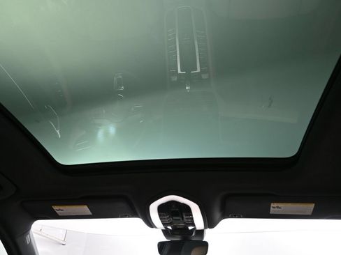 Certified 2020 Porsche Macan S AWD/4WD image 26
