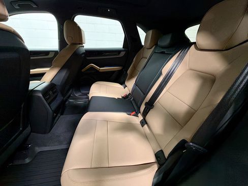 Used 2025 Porsche Cayenne image 21