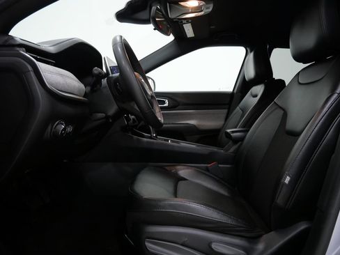 Used 2024 Jeep Compass Latitude AWD/4WD image 11