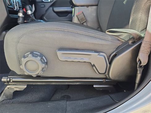 Used 2021 Jeep Gladiator Sport image 16