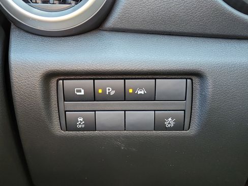 Used 2025 Nissan Versa S w/ Trunk Package image 25