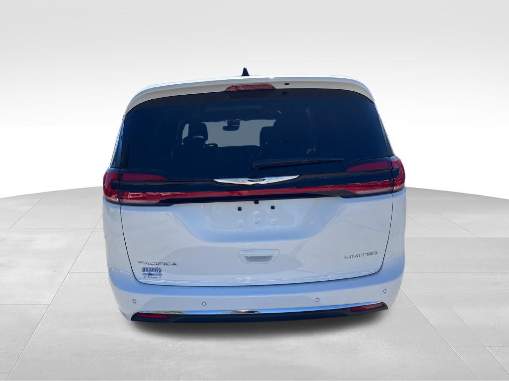 Used 2026 Chrysler Pacifica Limited FWD image 6