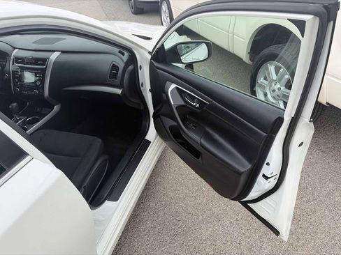 Used 2015 Nissan Altima 2.5 SV FWD image 26
