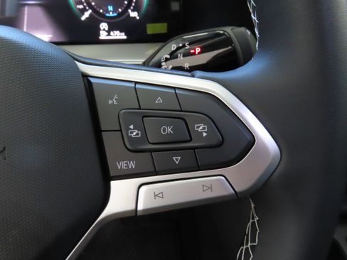 New 2025 Volkswagen Tiguan SE image 15