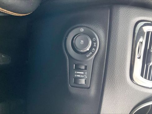 Used 2021 Jeep Compass Limited FWD image 28