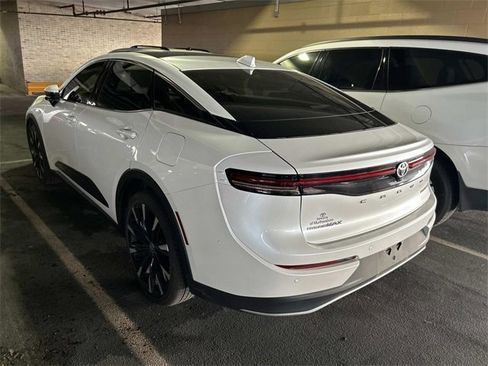 Used 2023 Toyota Crown Platinum image 2