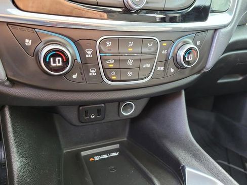 Used 2018 Chevrolet Traverse Premier w/ Driver Confidence II Package image 29