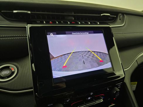 New 2025 Jeep Grand Cherokee Altitude image 23