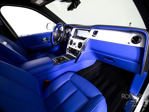 Used 2024 Rolls-Royce Cullinan AWD/4WD image 32