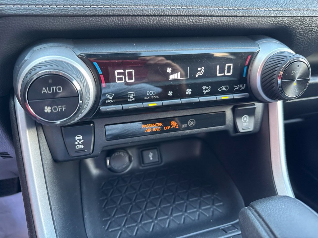 Used 2021 Toyota RAV4 XLE AWD/4WD image 27