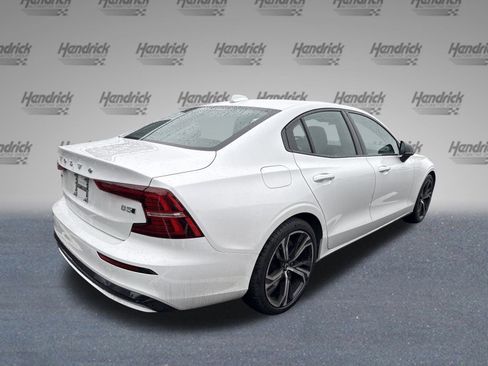 Used 2024 Volvo S60 B5 Core image 9