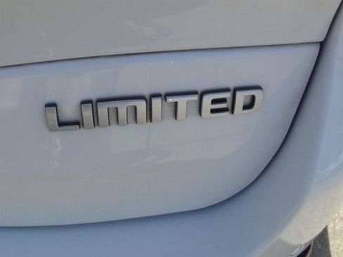 Certified 2024 Jeep Grand Cherokee L Limited w/ Luxury Tech Group II image 11