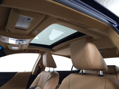 Certified 2025 Lexus ES 300h w/ Luxury Package image 16