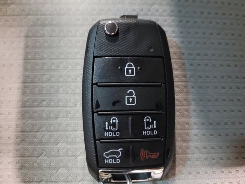 Used 2016 Kia Sedona LX w/ LX Convenience Package FWD image 32