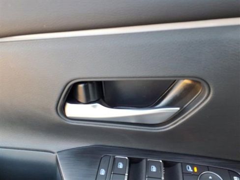 New 2026 Nissan Kicks SR image 17