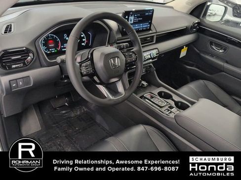 New 2025 Honda Pilot Touring image 4