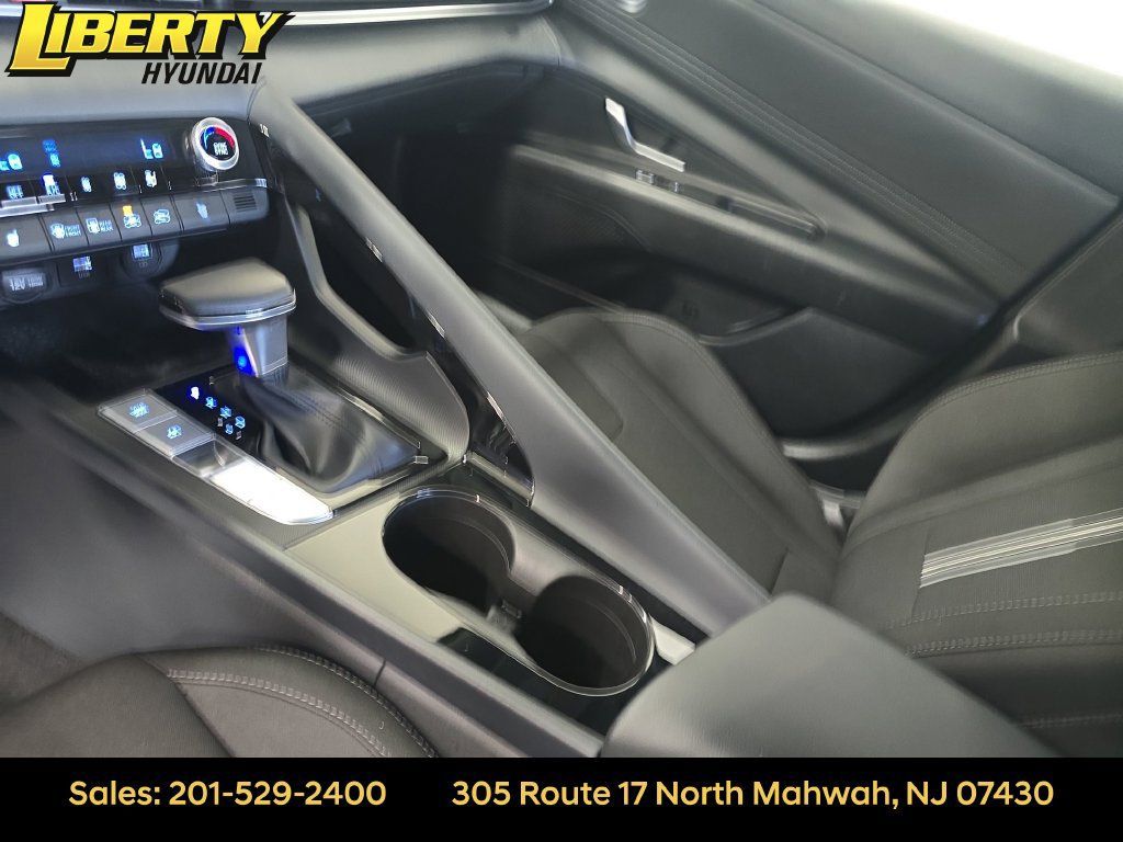 Certified 2022 Hyundai Elantra SEL w/ Convenience Package FWD image 23