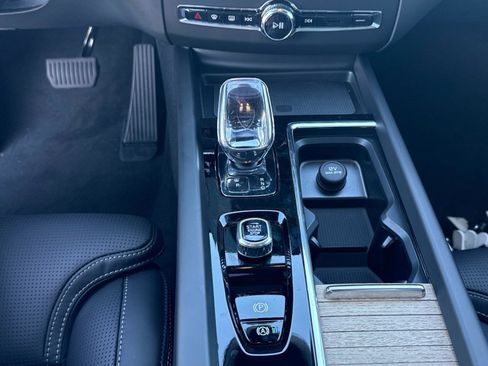 New 2026 Volvo XC60 B5 Ultra w/ Climate Package image 24