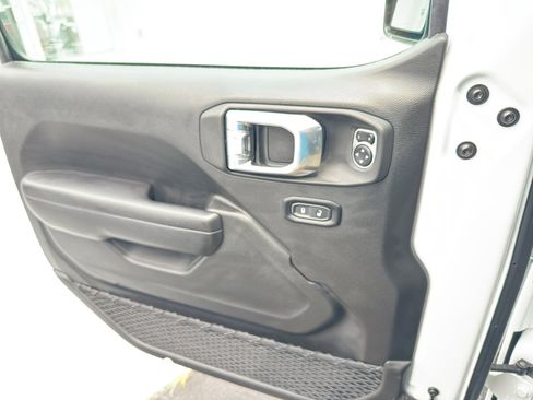 Used 2024 Jeep Wrangler Unlimited Sport AWD/4WD image 10