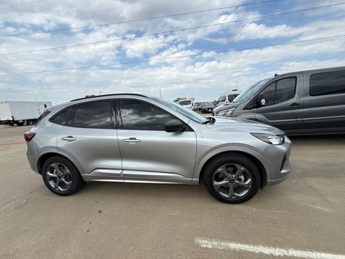 Used 2024 Ford Escape ST-Line w/ Tech Pack #1 FWD image 2