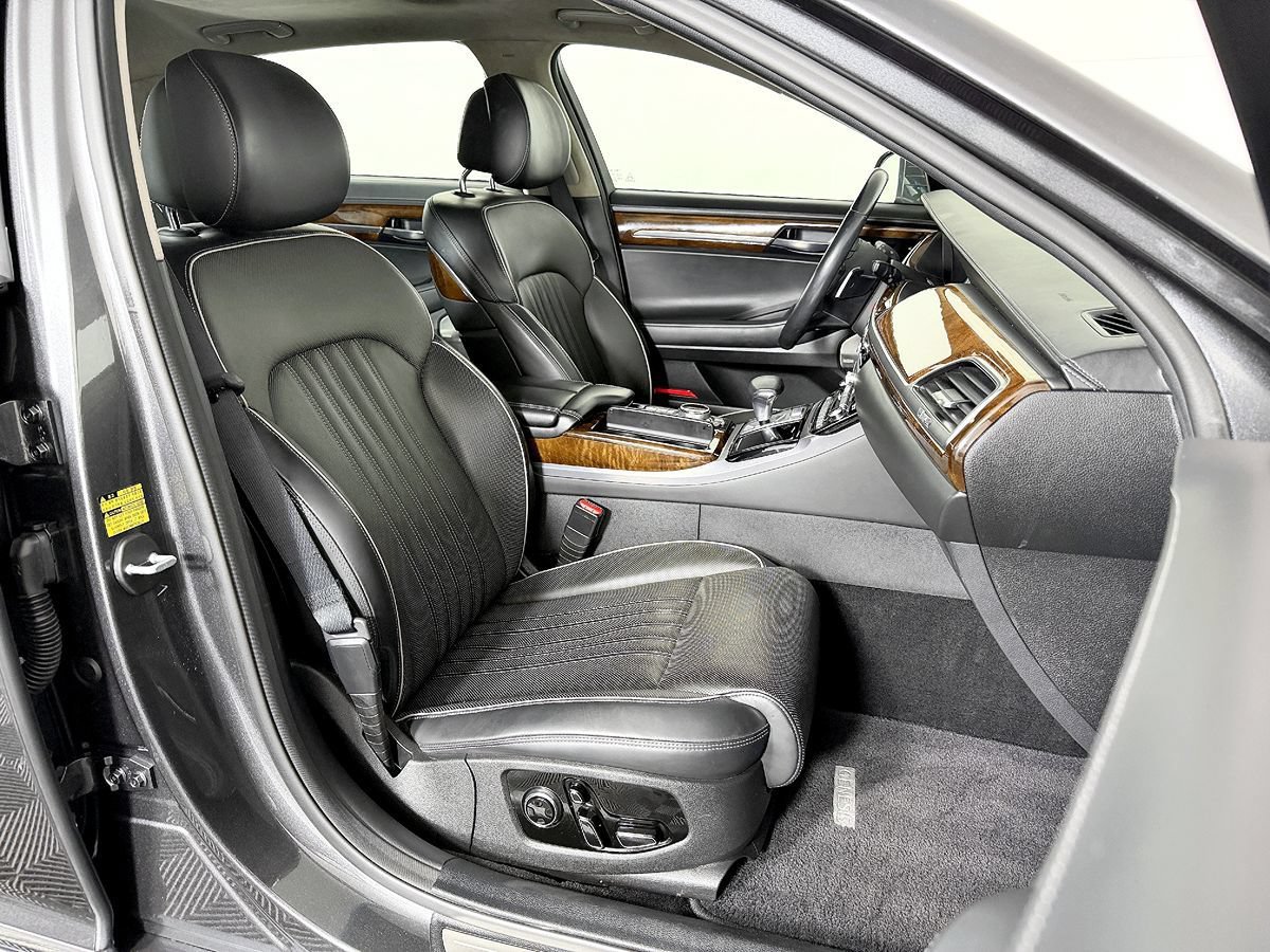 Used 2019 Genesis G90 3.3T Premium AWD/4WD image 55