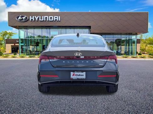 Used 2025 Hyundai Elantra Limited FWD image 3