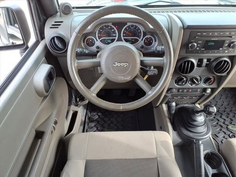 Used 2010 Jeep Wrangler Rubicon w/ PWR Convenience Group image 6