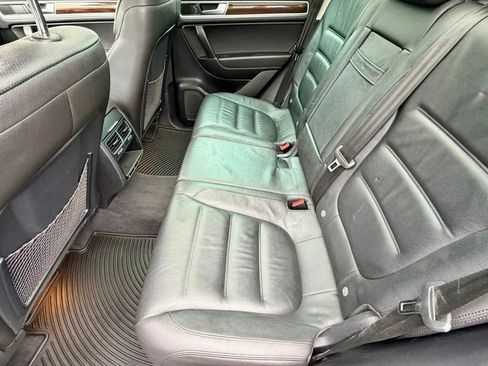Used 2016 Volkswagen Touareg TDI AWD/4WD image 14