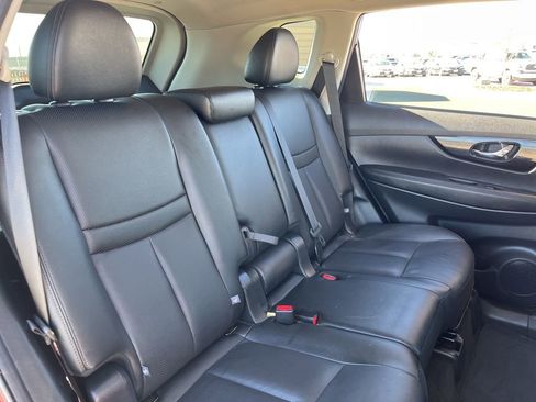 Used 2019 Nissan Rogue SL w/ Premium Package image 28