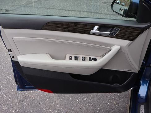 Used 2016 Hyundai Sonata Limited w/ Option Group 04 FWD image 24