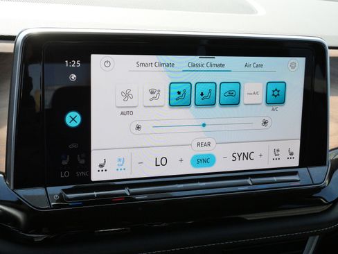 Used 2024 Volkswagen Atlas SE AWD/4WD image 24