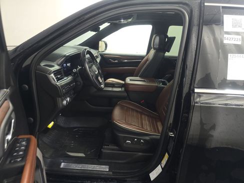 Used 2023 GMC Yukon Denali Ultimate AWD/4WD image 3