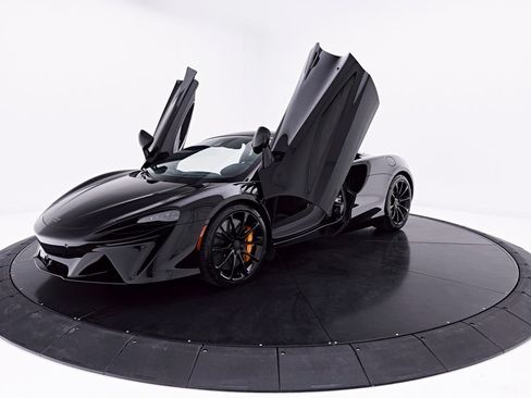 Used 2026 McLaren Artura RWD image 22